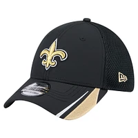 Casquette New Era noire Game Day Linear 39THIRTY Flex des Saints de la Nouvelle-Orléans pour homme