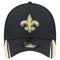 Casquette New Era noire Game Day Linear 39THIRTY Flex des Saints de la Nouvelle-Orléans pour homme