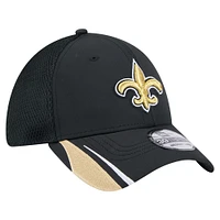 Casquette New Era noire Game Day Linear 39THIRTY Flex des Saints de la Nouvelle-Orléans pour homme