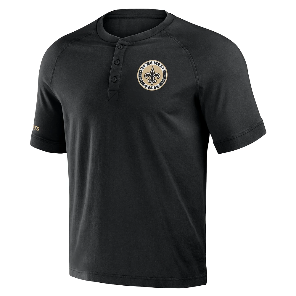 T-shirt Henley délavé noir NFL x Darius Rucker pour homme de la collection Fanatics New Orleans Saints