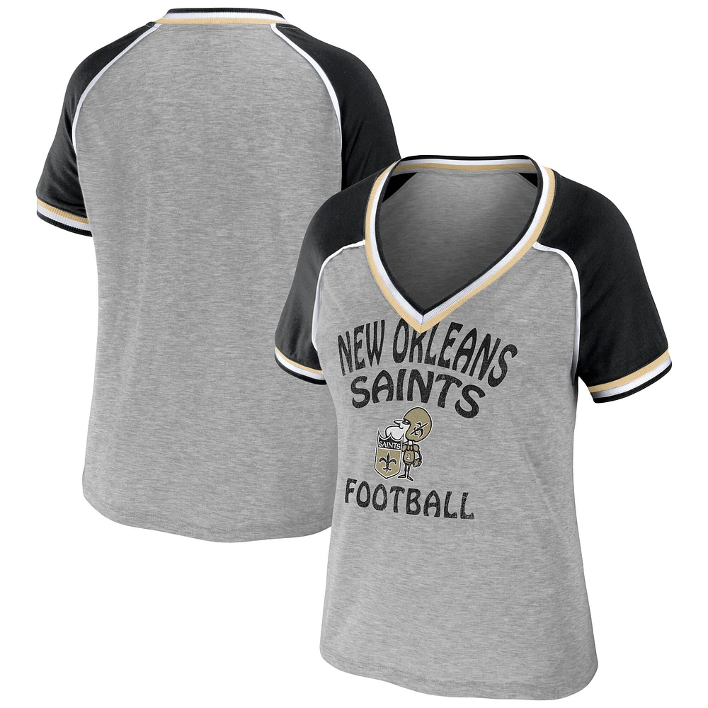 T-shirt à col en V court et raglan pour femme WEAR by Erin Andrews Heather Grey New Orleans Saints