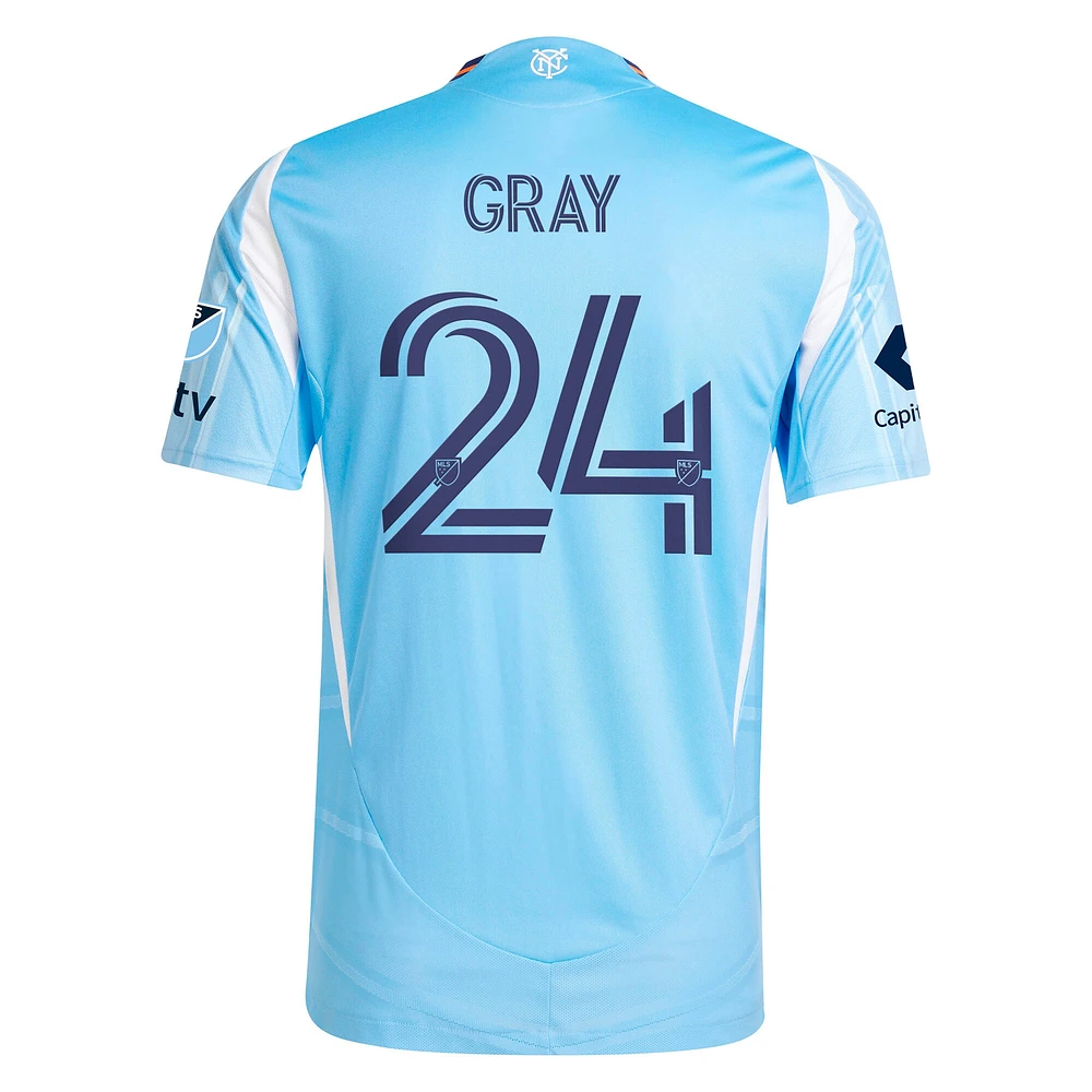 Maillot de joueur authentique The Excelsior Kit New York City FC 2025 gris bleu clair adidas Tayvon pour homme
