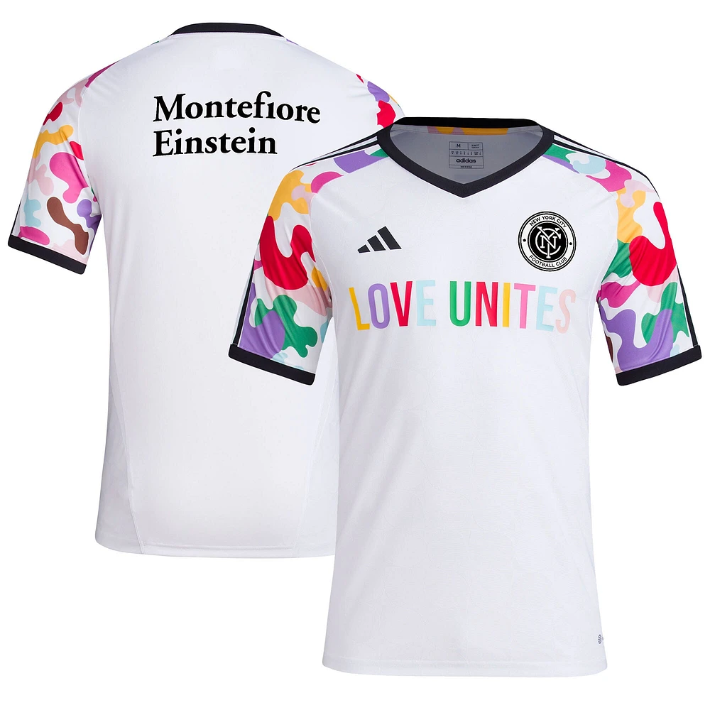 Haut d'avant-match adidas New York City FC 2023 Pride blanc pour homme