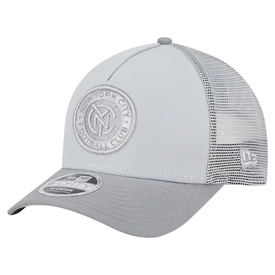 Casquette de camionneur Snapback 9FORTY New Era grise New York City FC 2025 Color Pack pour homme
