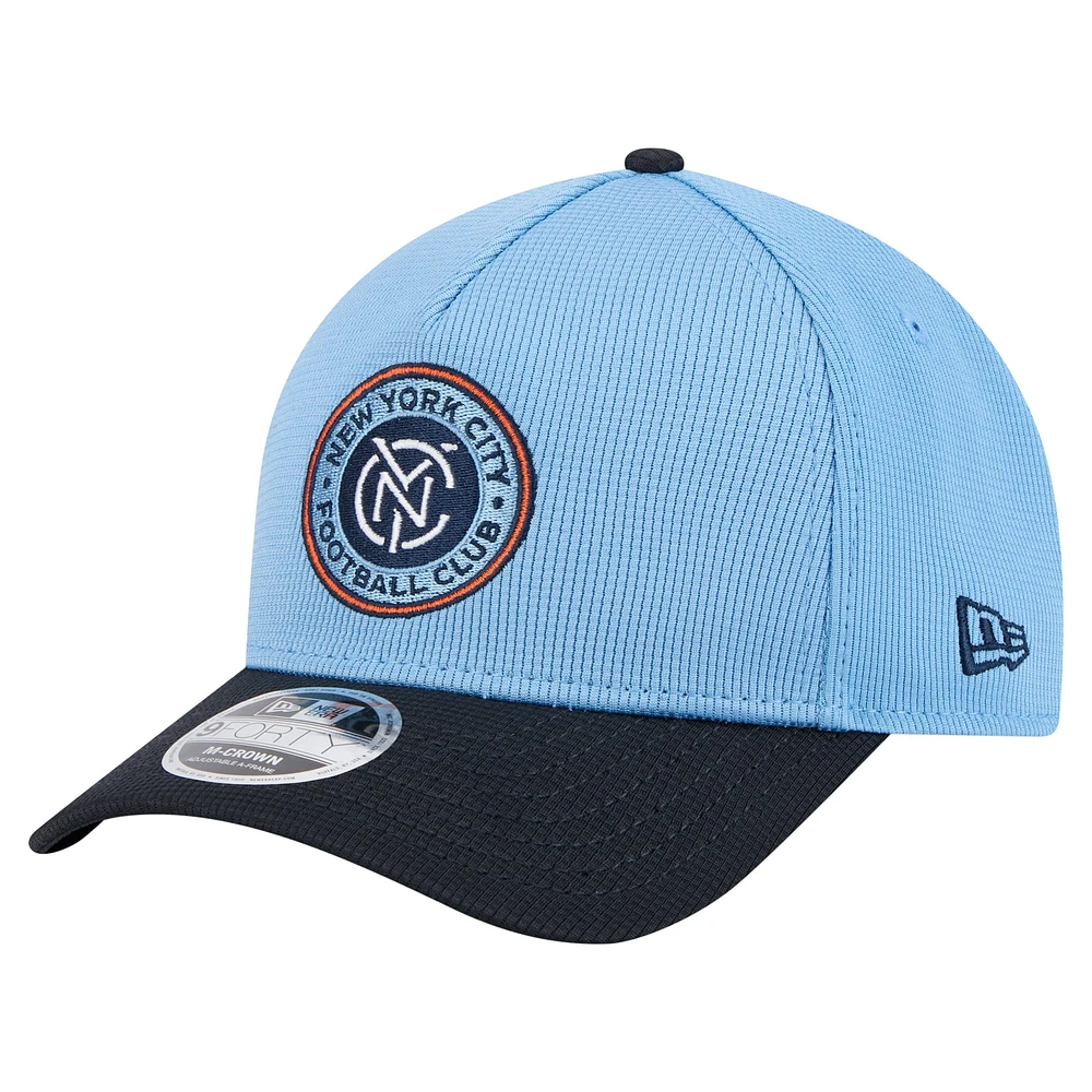 Casquette ajustable New Era bleu clair New York City FC 2025 Jersey Hook 9FORTY M-Crown pour homme