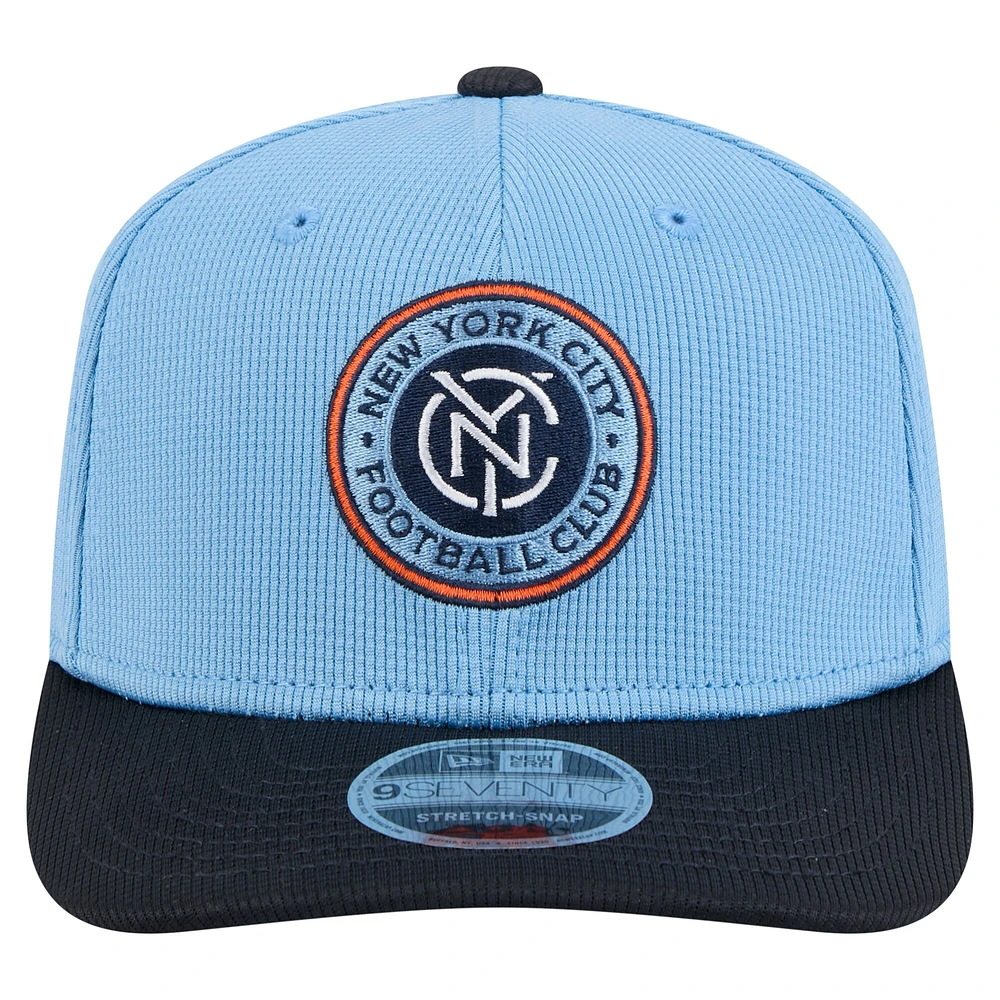 Casquette extensible à boutons-pression New York City FC 2025 Jersey Hook 9SEVENTY bleu ciel/bleu marine pour homme New Era