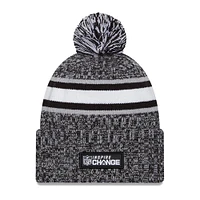 Bonnet en tricot à revers New Era Heather Black New York Giants 2023 Inspire Change pour hommes avec pompon