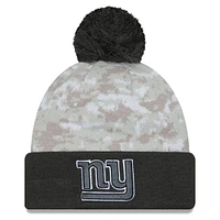 Bonnet en tricot à revers avec pompon et motif camouflage numérique New Era New York Giants 2024 Salute To Service blanc/graphite pour homme