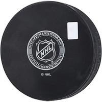 Rondelle de hockey autographiée par Bo Horvat des Islanders de New York avec l'inscription « Isles Debut 2-6-23 »
