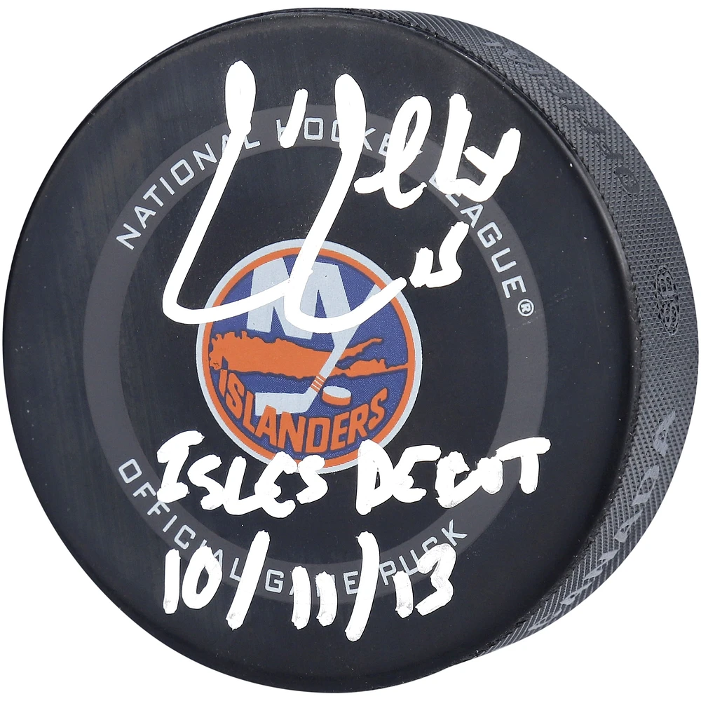 Rondelle de jeu officielle autographiée par Cal Clutterbuck des Islanders de New York, modèle 2021, avec inscription « Isles Debut 10/ 11/13 »