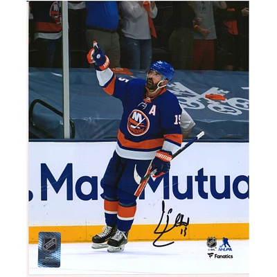 Photographie autographiée de 8" x 10" de Cal Clutterbuck, représentant les Islanders de New York, pour célébrer le Royal Jersey