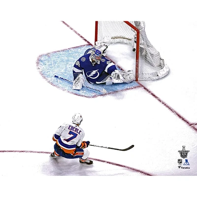 Jordan Eberle, joueur non signé des Islanders de New York lors du match 5 séries éliminatoires la Coupe Stanley 2020 contre le Lightning Tampa Bay, but gagnant en prolongation