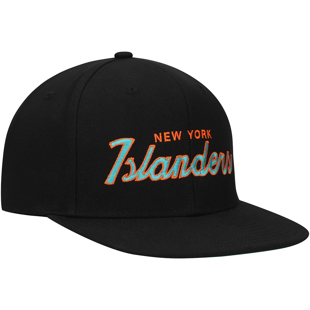 Men's Mitchell & Ness Black New York Islanders Core Team Script 2.0 Snapback Hat