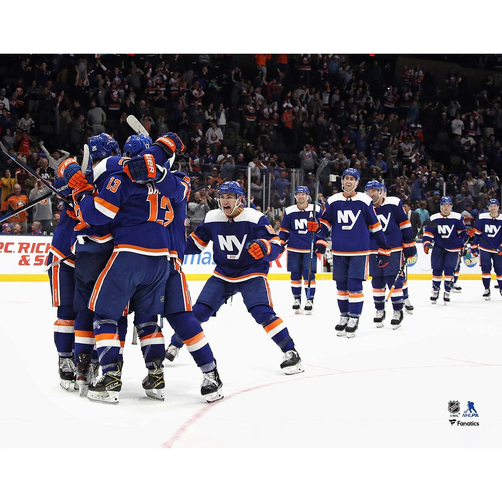 New York Islanders Unsigned 2019-20 Team Celebration Photo
