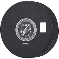 Rondelle de hockey autographiée par Noah Dobson des Islanders de New York avec l'inscription « NHL Debut 10/8/19 »