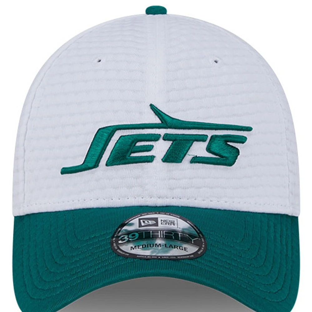 Casquette flexible 39THIRTY New Era pour hommes, blanc/vert, York Jets 2024 NFL Training Camp