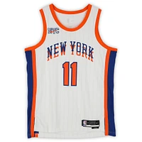 Maillot Nike City Edition Swingman blanc dédicacé par Jalen Brunson des New York Knicks pour la saison 2024-25 avec inscription « Bing Bong ».