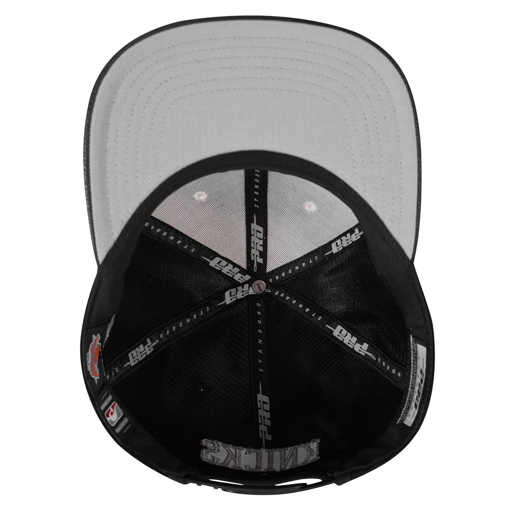 Men's Pro Standard  Cream/Black New York Knicks French Terry Snapback Hat