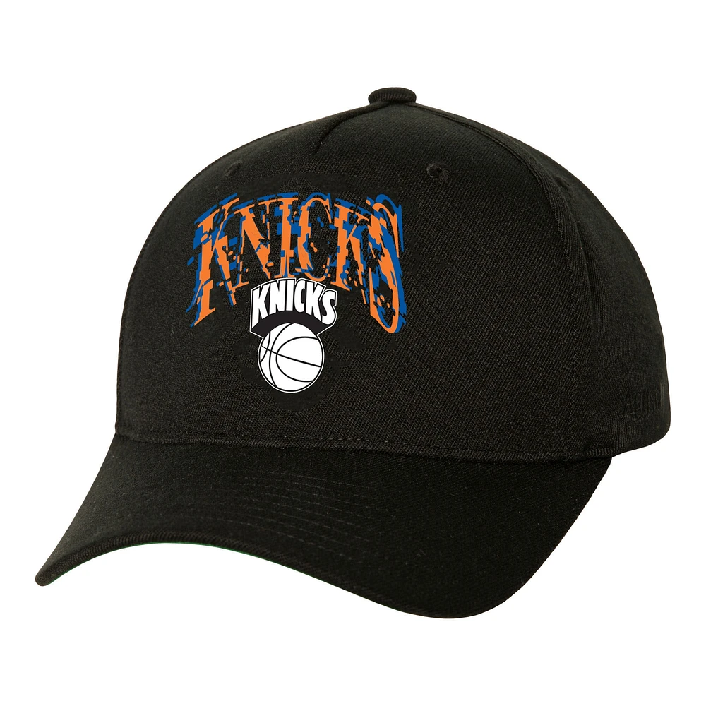 Casquette Snapback extensible Glitch noire de la collection capsule SUGA x NBA par Mitchell & Ness des New York Knicks pour hommes