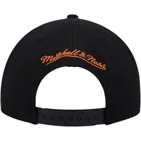 Men's Mitchell & Ness Black New York Knicks Side Core 2.0 Snapback Hat