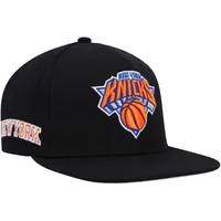 Men's Mitchell & Ness Black New York Knicks Side Core 2.0 Snapback Hat