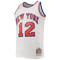 Men's Mitchell & Ness Dick Barnett White New York Knicks 1969/70 Hardwood Classics Swingman Jersey