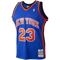 Maillot Swingman Mitchell & Ness Marcus Camby bleu New York Knicks 1998/99 Hardwood Classics pour hommes