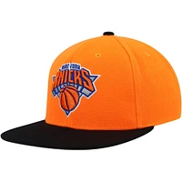 Casquette Snapback New York Knicks Side Core 2.0 Mitchell & Ness orange/noir pour hommes
