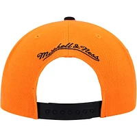 Casquette Snapback New York Knicks Side Core 2.0 Mitchell & Ness orange/noir pour hommes