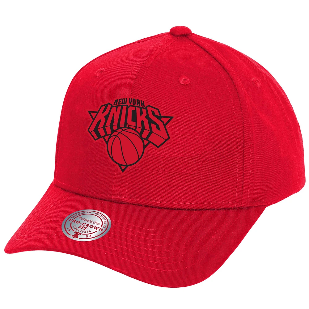 Men's Mitchell & Ness Red New York Knicks Fire Red Pro Crown Snapback Hat