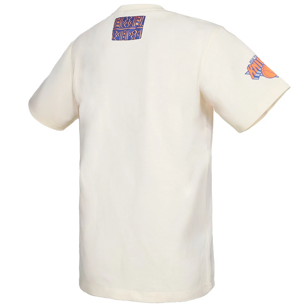 T-shirt premium NBA x Two Hype pour homme, couleur crème, collection Culture & Hoops des New York Knicks