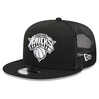 Men's New Era Black New York Knicks 9FIFTY Snapback Trucker Hat