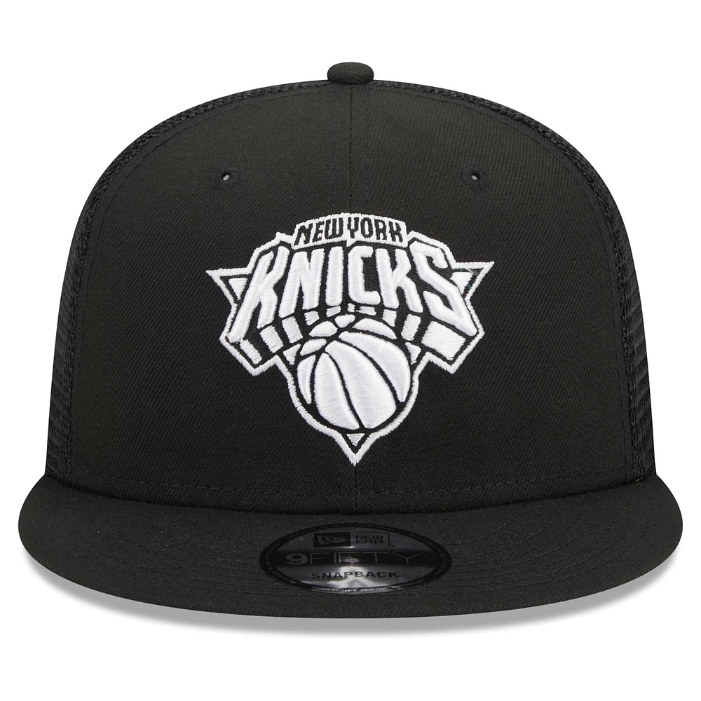 Men's New Era Black New York Knicks 9FIFTY Snapback Trucker Hat