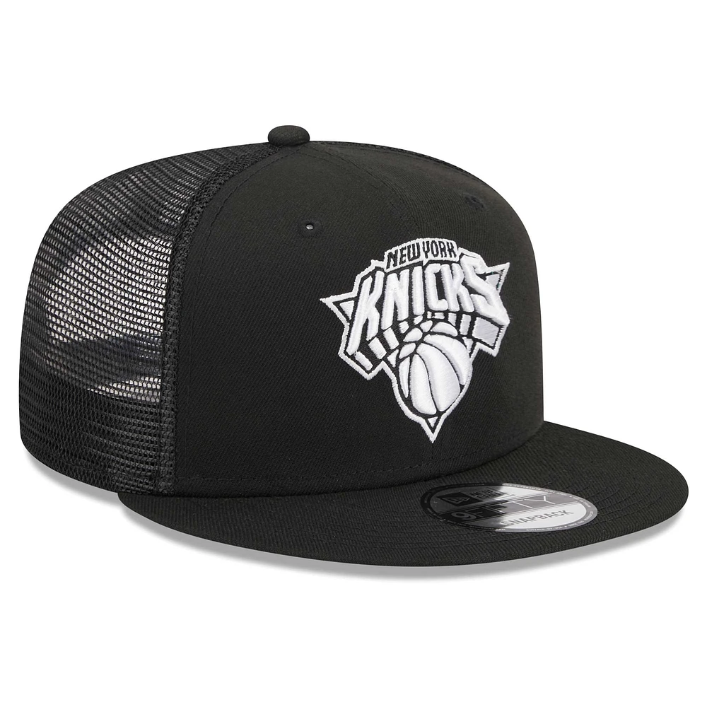 Men's New Era Black New York Knicks 9FIFTY Snapback Trucker Hat