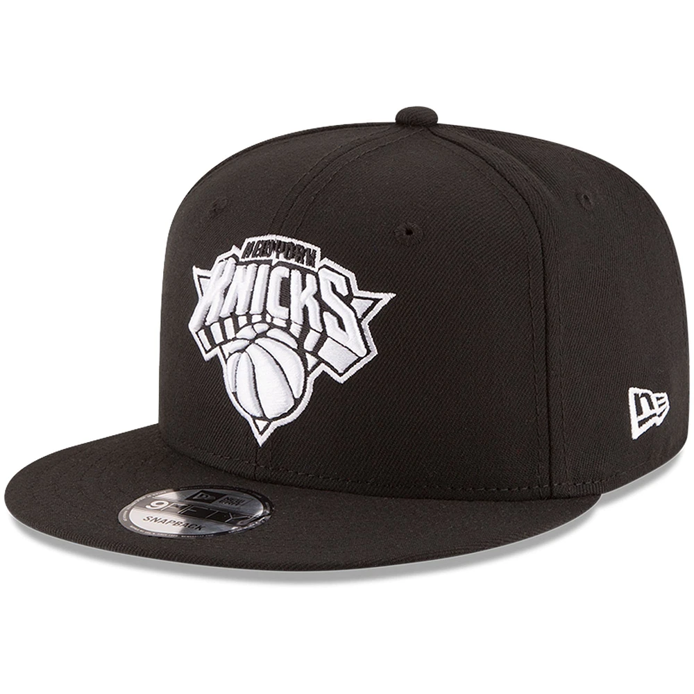 Men's New Era Black New York Knicks Black & White Logo 9FIFTY Adjustable Snapback Hat