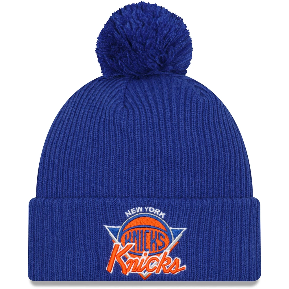 New Era pour homme New York Knicks 2021 NBA Tip-Off bleu - Bonnet en tricot à revers avec pompon couleur de l'équipe