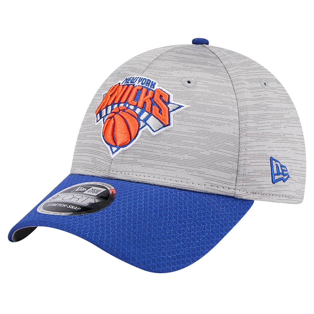 Men's New Era Heather Gray/Blue New York Knicks Active Digi-Tech Two-Tone 9FORTY Adjustable Hat