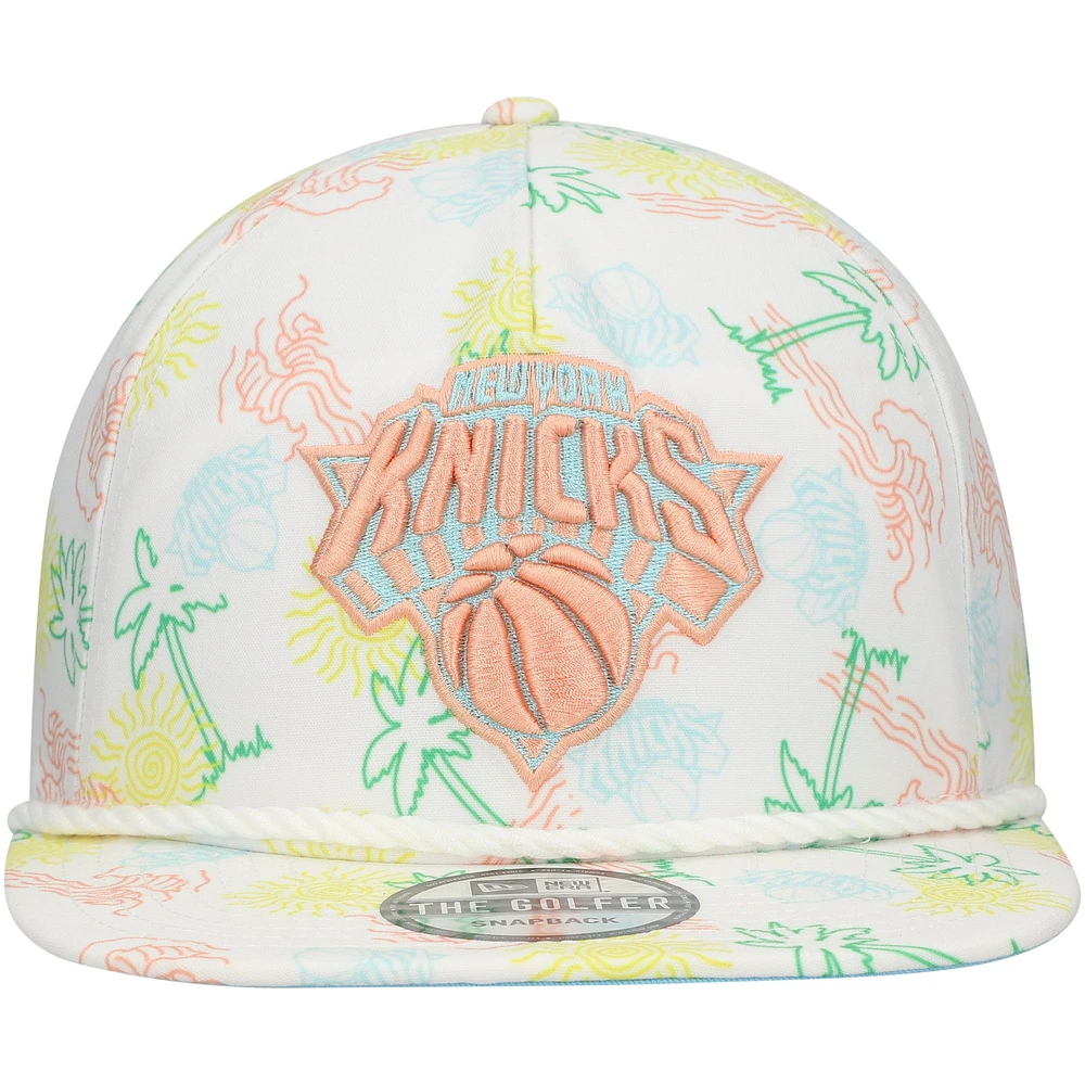 Casquette réglable de golfeur New Era New York Knicks Palm Trees and Waves pour hommes, blanche