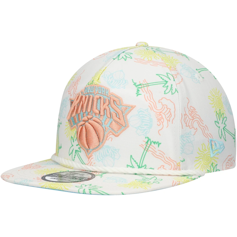 Casquette réglable de golfeur New Era New York Knicks Palm Trees and Waves pour hommes, blanche