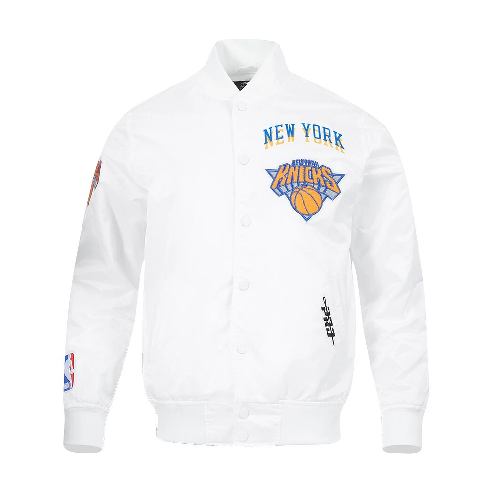 Veste à boutons-pression en satin chenille pour homme Pro Standard New York Knicks City Edition 2024/25 blanche
