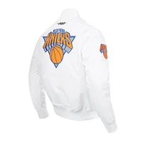 Veste à boutons-pression en satin chenille pour homme Pro Standard New York Knicks City Edition 2024/25 blanche