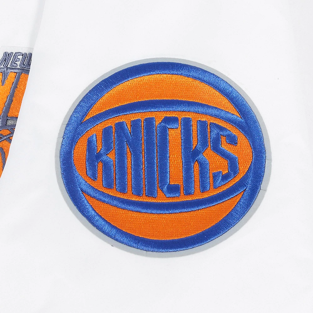 Veste à boutons-pression en satin chenille pour homme Pro Standard New York Knicks City Edition 2024/25 blanche