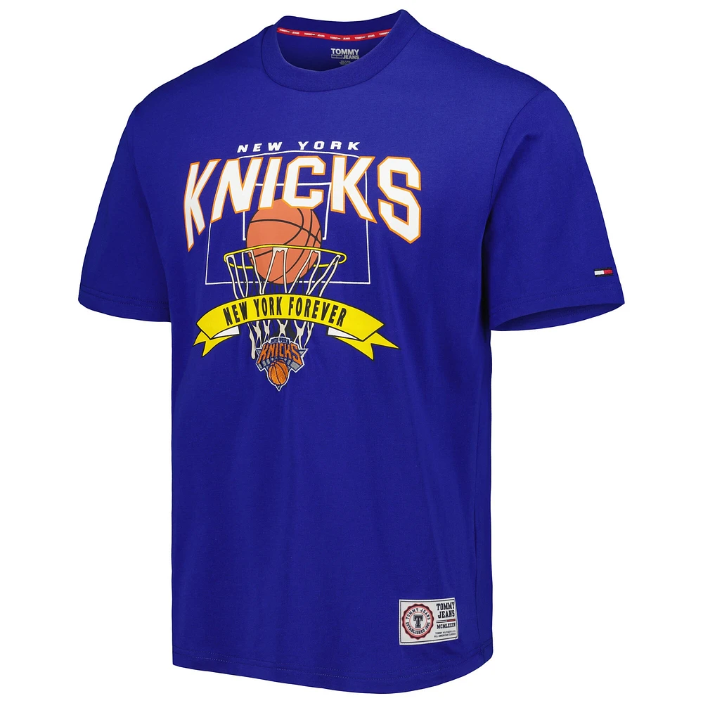 T-shirt Tommy Jeans des New York Knicks Tim Backboard bleu pour homme