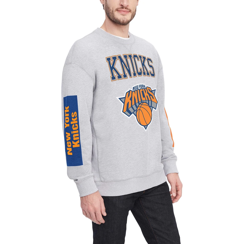 Sweat-shirt à col rond Tommy Jeans gris chiné New York Knicks Hayes pour hommes