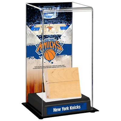 Vitrine haute sublimée des New York Knicks avec une image et un morceau du terrain utilisé lors des matchs du Madison Square Garden de 2014 à 2023