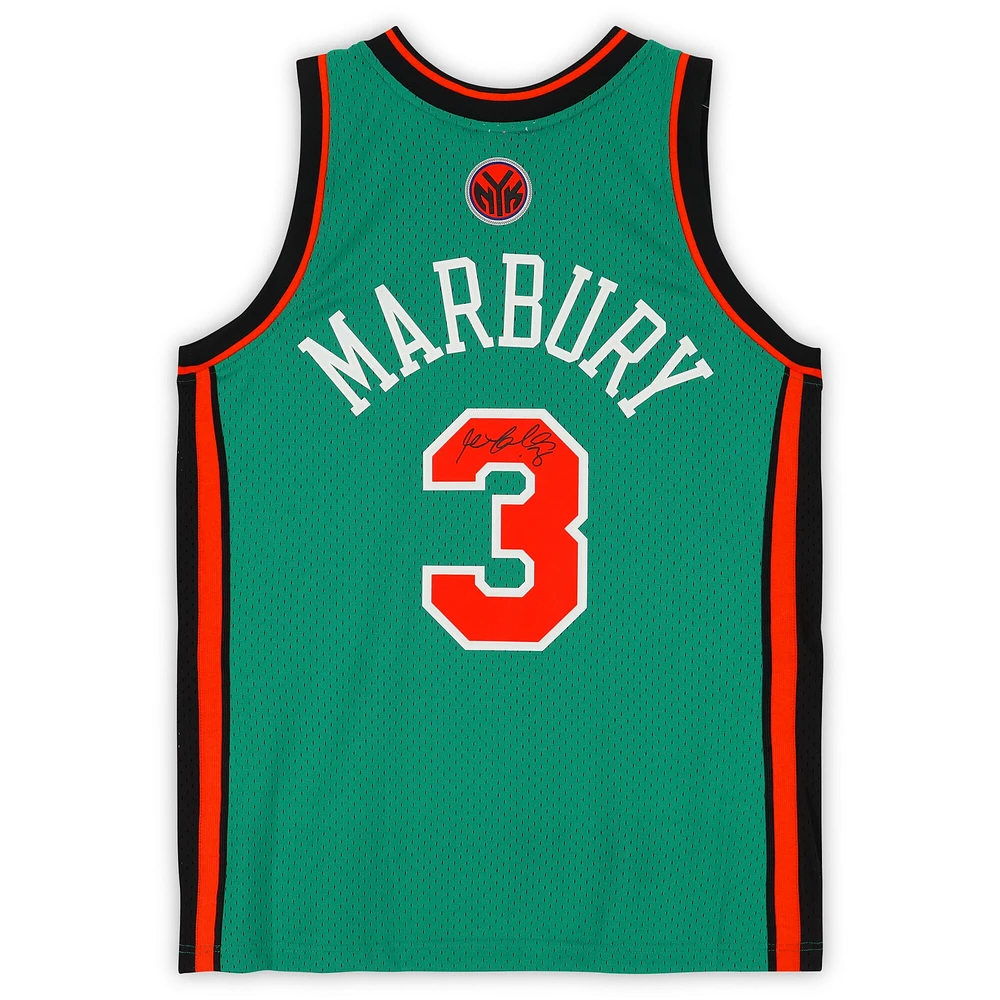 Maillot Swingman dédicacé par Stephon Marbury des New York Knicks, vert, Mitchell & Ness 2006-07