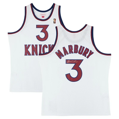 Maillot Swingman alternatif blanc autographié par Stephon Marbury des New York Knicks 2004-05 par Mitchell & Ness