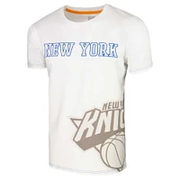 T-shirt unisexe avec tableau de bord des New York Knicks Stadium Essentials blanc