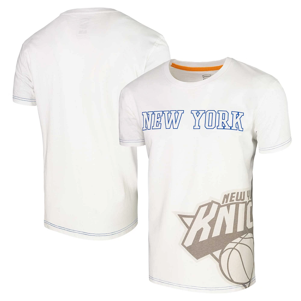 T-shirt unisexe avec tableau de bord des New York Knicks Stadium Essentials blanc