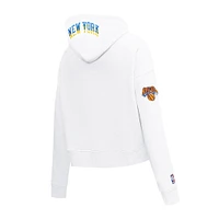 Sweat à capuche court en chenille avec appliques pour femme Pro Standard New York Knicks City Edition 2024/25 blanc
